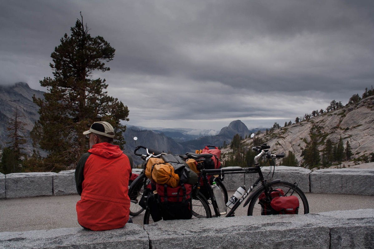 Olmsted viewpoint with Half Dome in the distance, for half an hour it stopped raining ;-) 