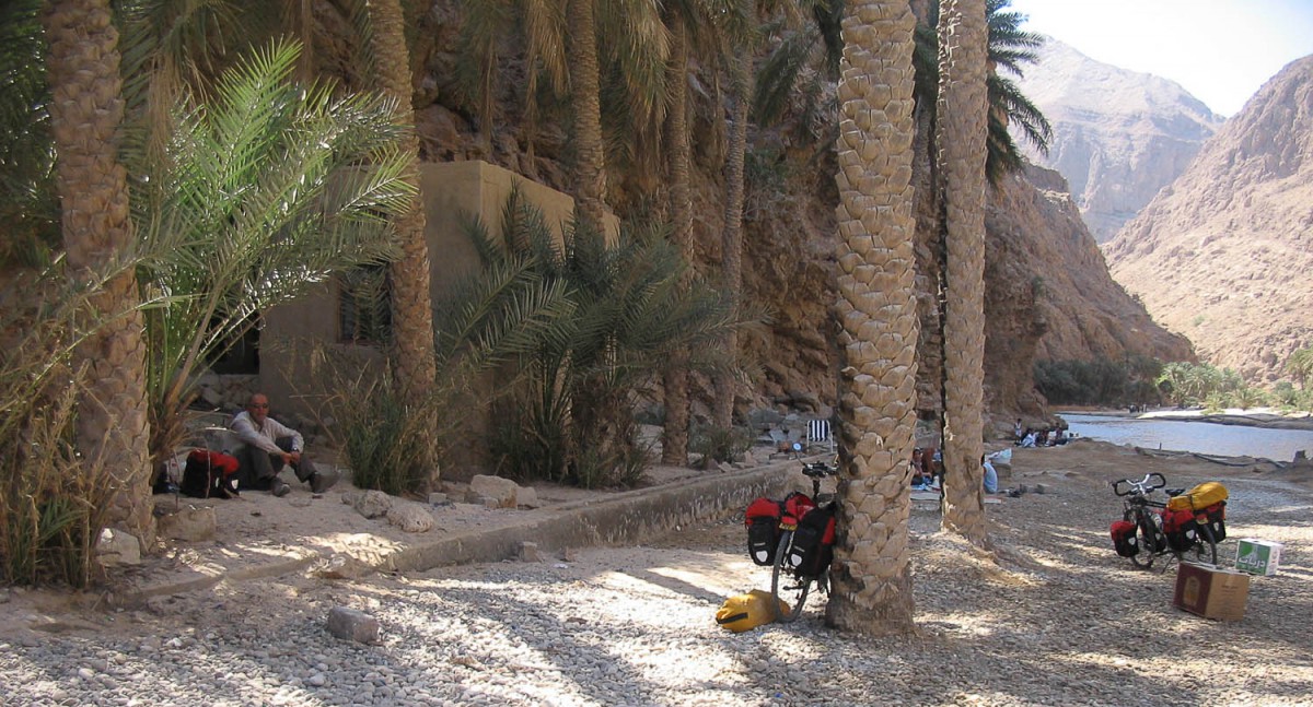 lunch stop at Wadi Shab