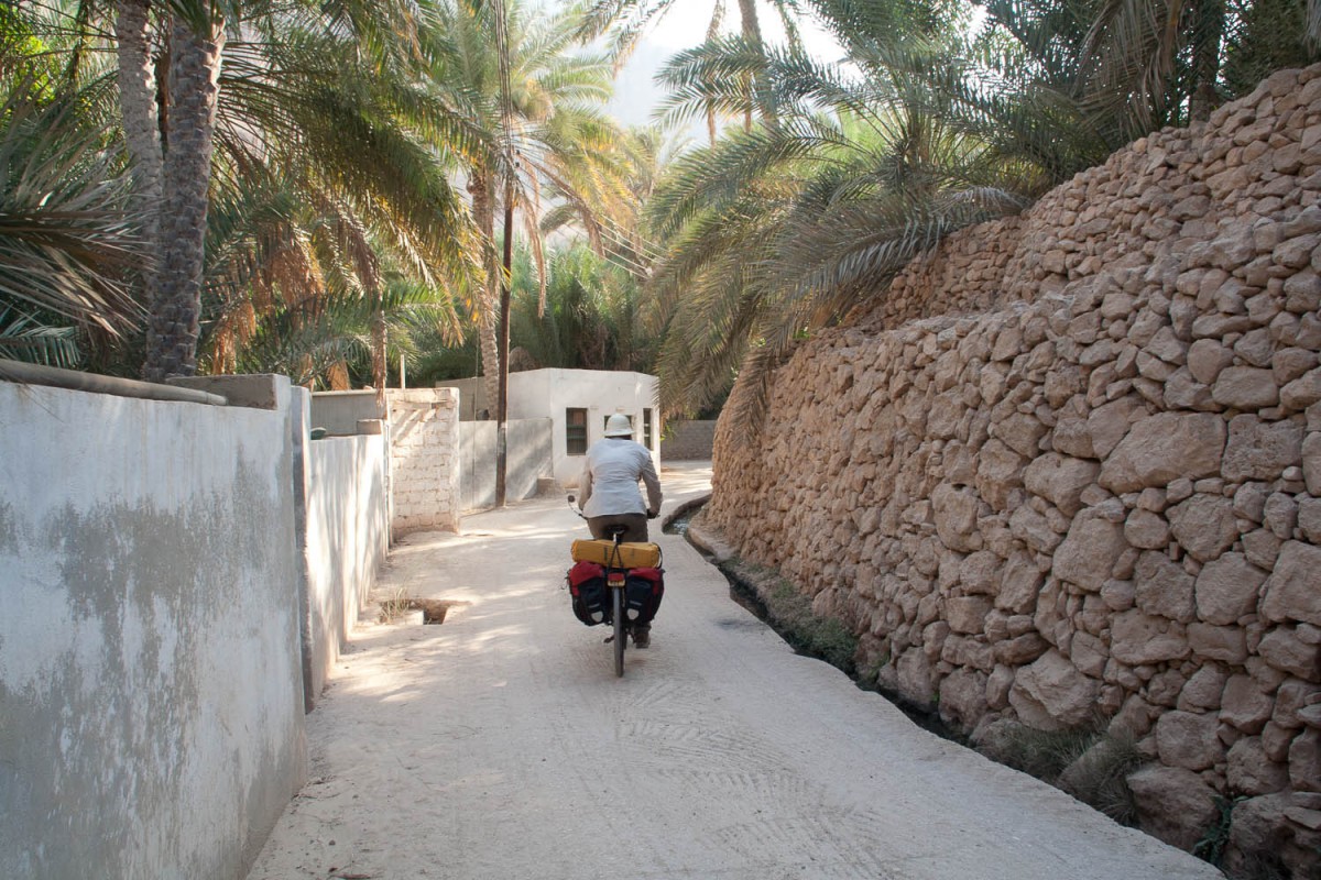 Wadi Tiwi village road