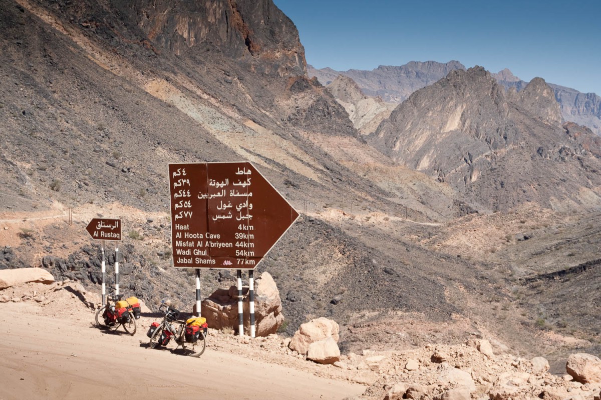 descending the Rustaq road