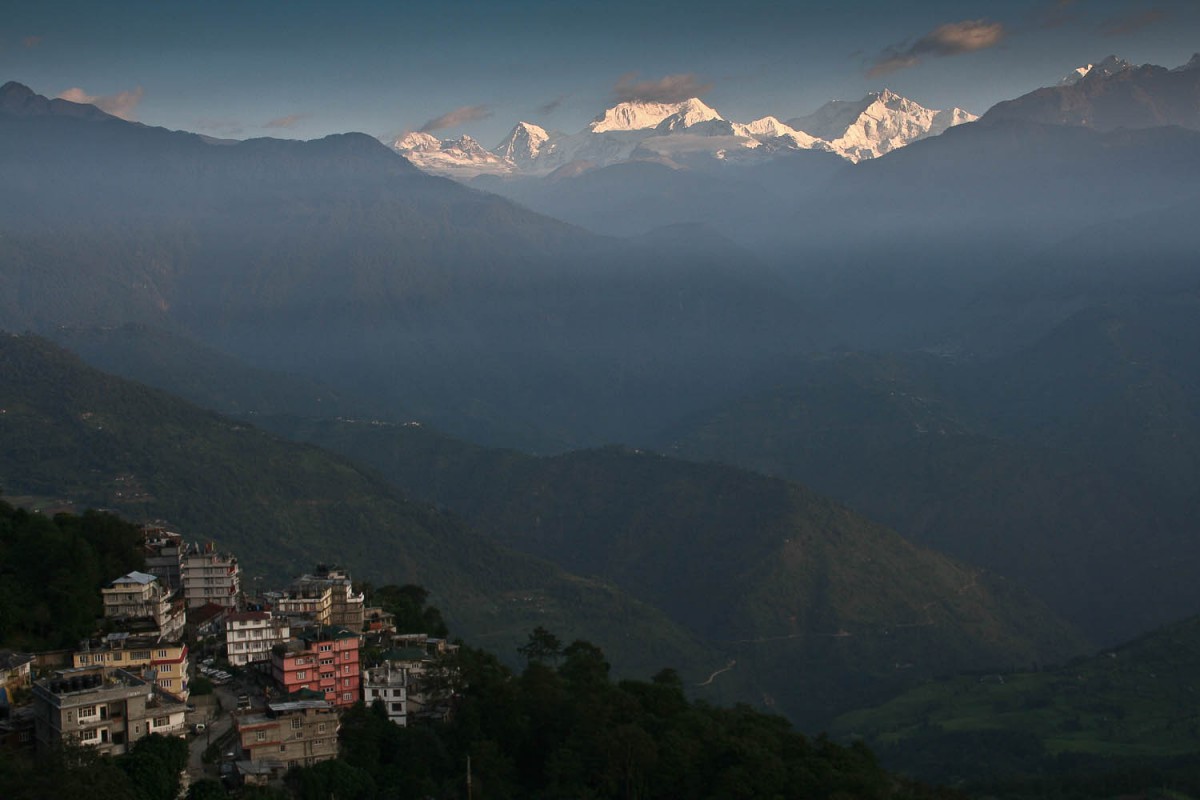 Pelling at sunrise