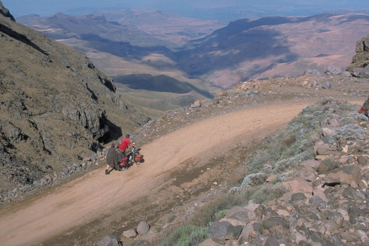 we were lucky to get some push-help from two Basotho men